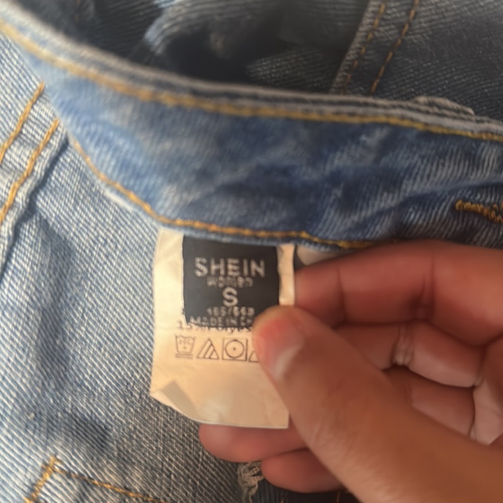 Shein Ripped Jeans - Picture 4 of 4